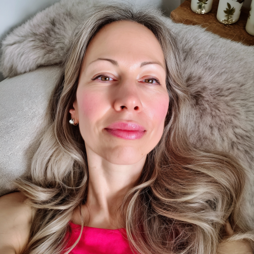 oysterquartz__an_organic_instagram_selfie_of_a_pretty_37_year_f1ec4549-b11e-40b5-afd2-c568630bda46_0